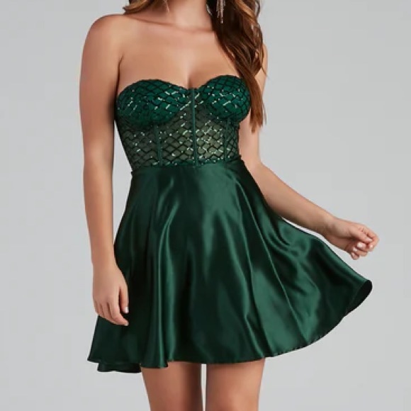 Windsor Dresses & Skirts - Windsor Green Sequin Bustier Strapless Satin Party Dress Women’s size Medium